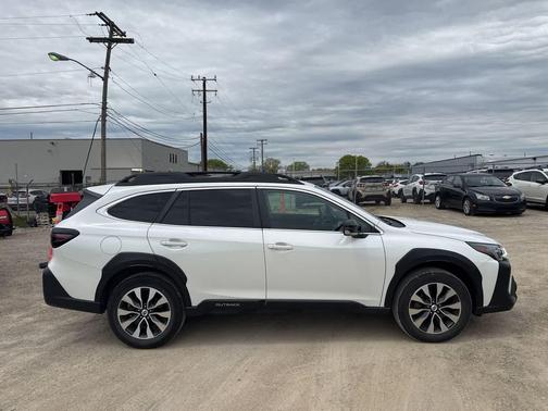 Crystal White Pearl 2024 Subaru Outback Limited