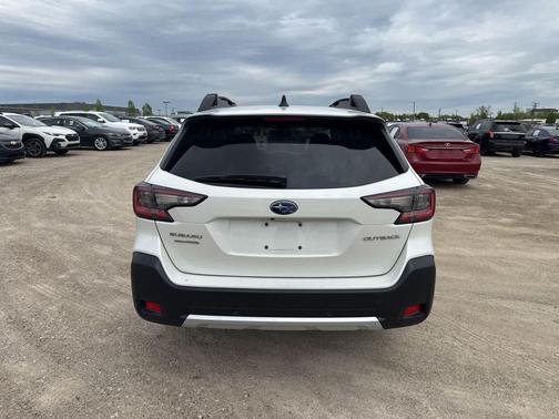 Crystal White Pearl 2024 Subaru Outback Limited