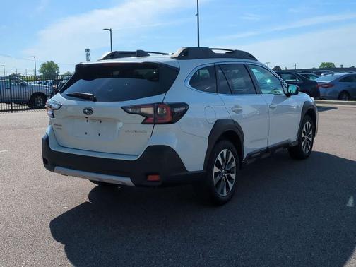 Crystal White Pearl 2024 Subaru Outback Limited
