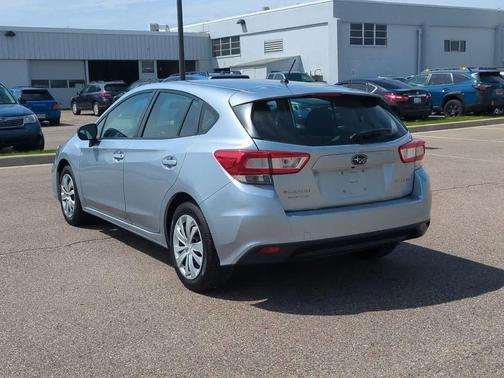 Ice Silver Metallic 2018 Subaru Impreza 2.0i