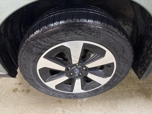 Jasmine Green Metallic 2017 Subaru Forester 2.5i Premium