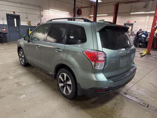 Jasmine Green Metallic 2017 Subaru Forester 2.5i Premium
