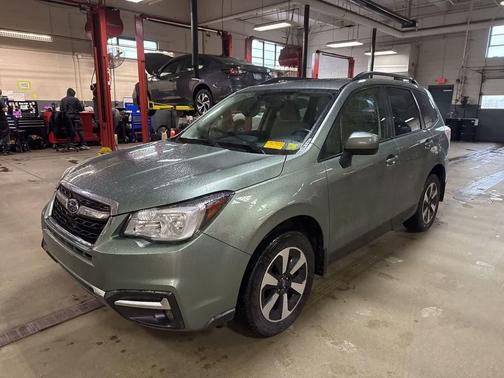 Jasmine Green Metallic 2017 Subaru Forester 2.5i Premium