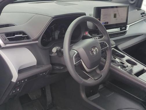 2025 Toyota Sienna XSE 7 Passenger