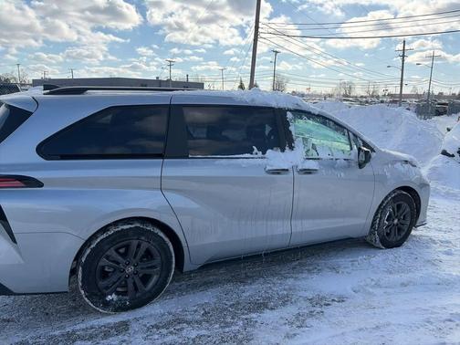 2025 Toyota Sienna XSE 7 Passenger