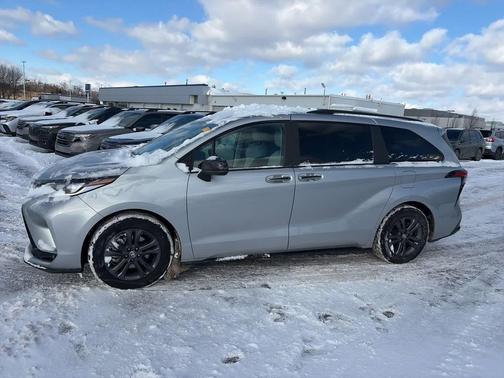 2025 Toyota Sienna XSE 7 Passenger