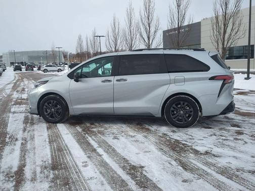 2025 Toyota Sienna XSE 7 Passenger