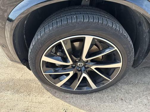 Onyx Black Metallic 2024 Volvo XC90 B6 Plus Bright Theme 7-Seater
