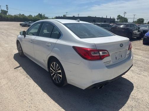 Crystal White Pearl 2018 Subaru Legacy Premium