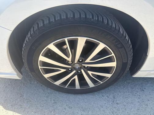 Crystal White Pearl 2018 Subaru Legacy Premium