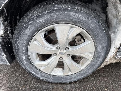 2023 Subaru Ascent Base 8-Passenger