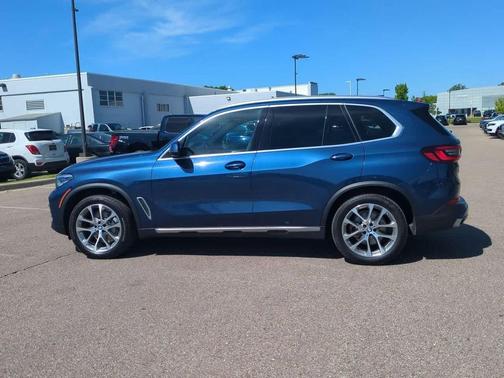 Phytonic Blue Metallic 2022 BMW X5 xDrive40i