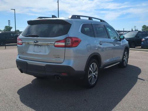 Ice Silver Metallic 2019 Subaru Ascent Limited 8-Passenger