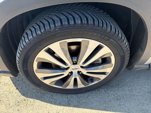 Ice Silver Metallic 2019 Subaru Ascent Limited 8-Passenger