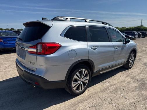 Ice Silver Metallic 2019 Subaru Ascent Limited 8-Passenger
