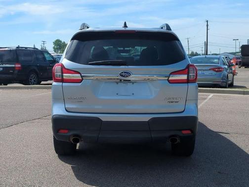 Ice Silver Metallic 2019 Subaru Ascent Limited 8-Passenger