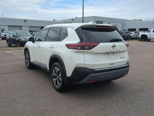 Pearl White Tricoat 2021 Nissan Rogue SV