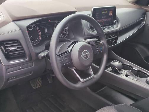 Pearl White Tricoat 2021 Nissan Rogue SV