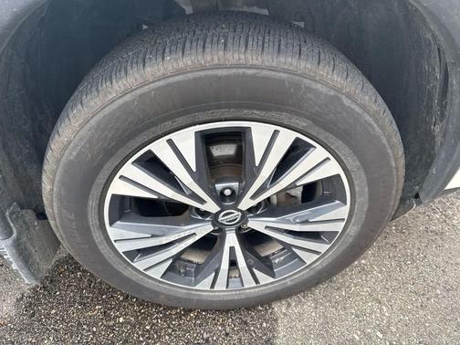 Pearl White Tricoat 2021 Nissan Rogue SV