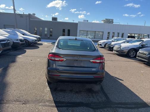 2020 Ford Fusion SE