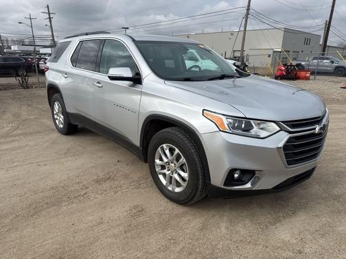 Silver Ice Metallic 2019 Chevrolet Traverse LT Cloth