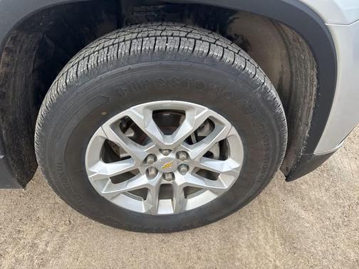 Silver Ice Metallic 2019 Chevrolet Traverse LT Cloth