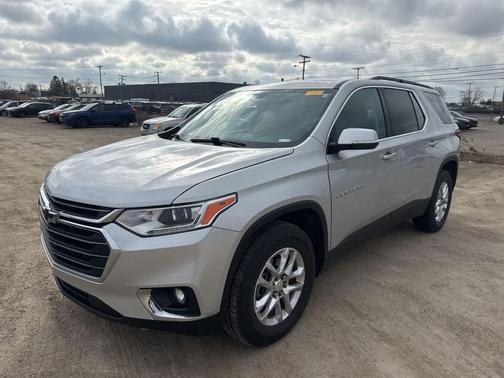 Silver Ice Metallic 2019 Chevrolet Traverse LT Cloth