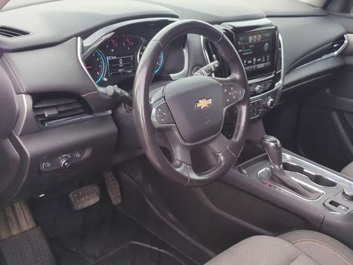 Silver Ice Metallic 2019 Chevrolet Traverse LT Cloth