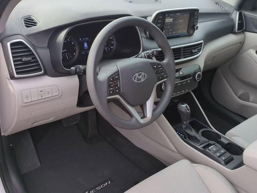 2020 Hyundai TUCSON SE