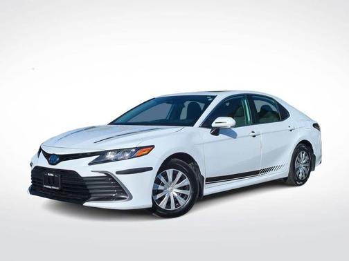 2024 Toyota Camry Hybrid LE