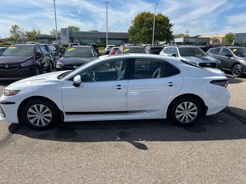 2024 Toyota Camry Hybrid LE