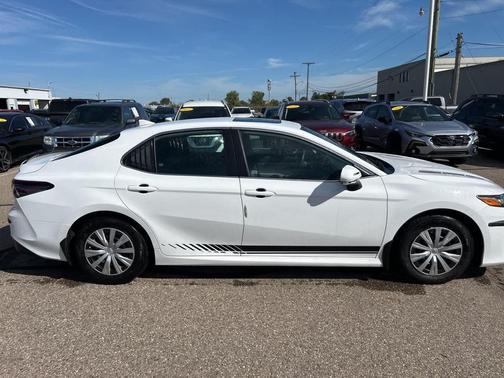 2024 Toyota Camry Hybrid LE