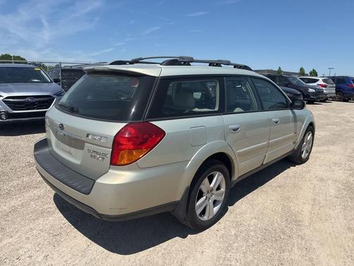 Champagne Gold Opal 2005 Subaru Outback 2.5 i