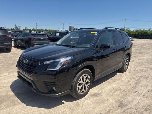 Crystal Black Silica 2024 Subaru Forester Premium