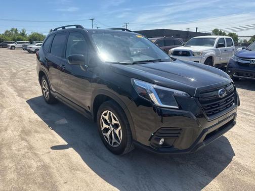 Crystal Black Silica 2024 Subaru Forester Premium