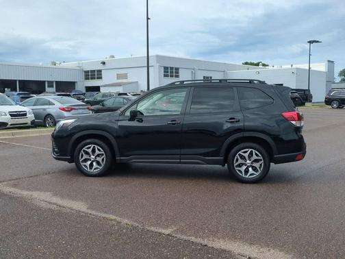Crystal Black Silica 2024 Subaru Forester Premium
