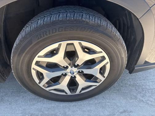 Crystal Black Silica 2024 Subaru Forester Premium