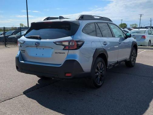 Ice Silver Metallic 2024 Subaru Outback Onyx Edition