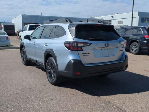 Ice Silver Metallic 2024 Subaru Outback Onyx Edition