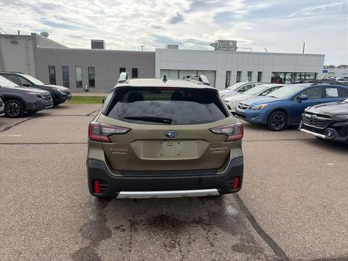 2022 Subaru Outback Touring