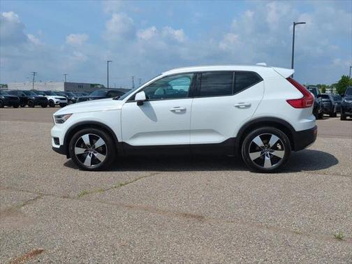 2019 Volvo XC40 T5 Momentum