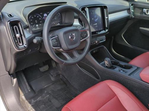 2019 Volvo XC40 T5 Momentum