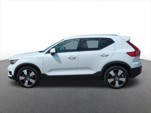 2019 Volvo XC40 T5 Momentum