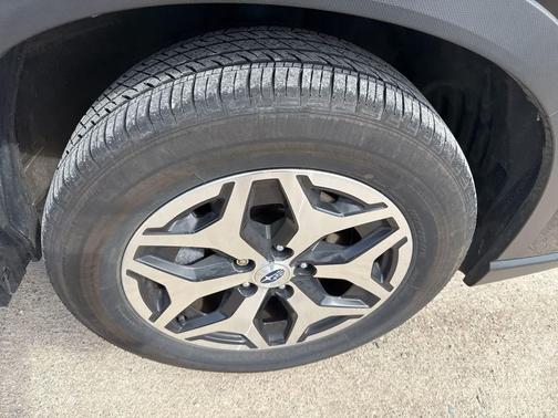 Crystal Black Silica 2023 Subaru Forester Premium