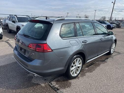 2017 Volkswagen Golf Alltrack TSI S