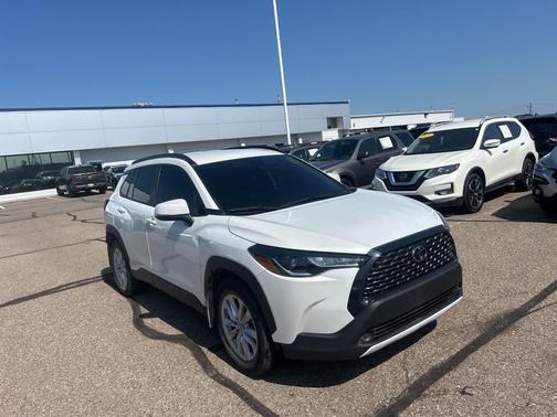 2022 Toyota Corolla Cross LE