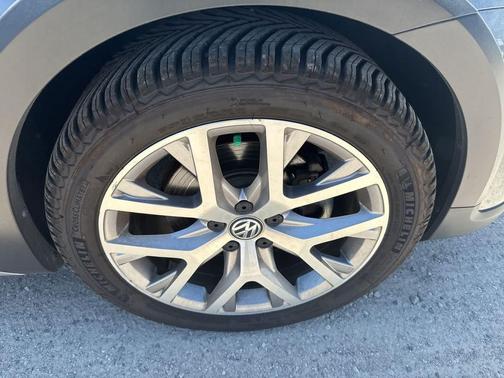 Platinum Gray Metallic 2019 Volkswagen Golf Alltrack TSI SE