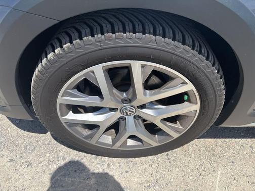 Platinum Gray Metallic 2019 Volkswagen Golf Alltrack TSI SE
