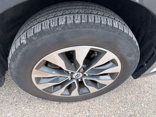 Crystal White Pearl 2023 Subaru Outback Limited