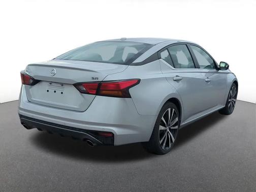 2022 Nissan Altima SR FWD